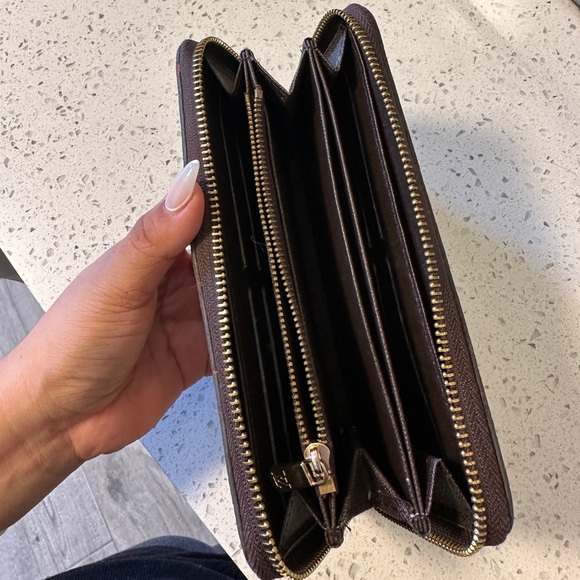 Zipper Wallet - Picture 4 of 4